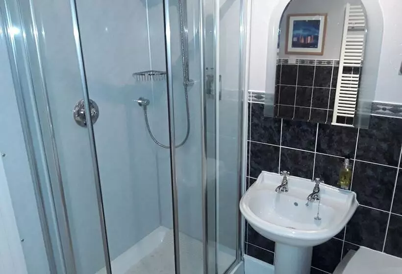 Habitació Triple Estàndard, Kintrae B&b