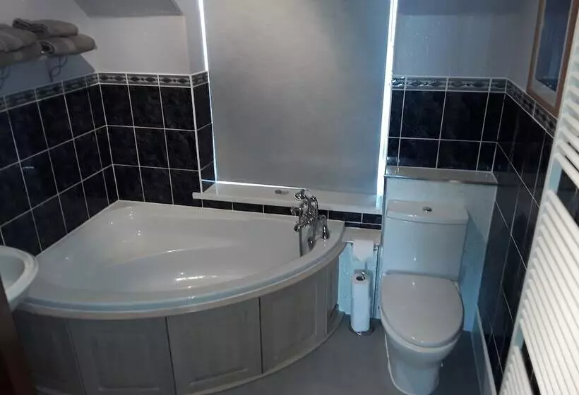 Habitació Triple Estàndard, Kintrae B&b
