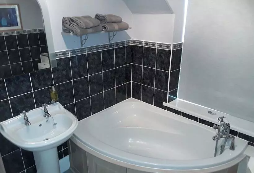 Habitació Triple Estàndard, Kintrae B&b