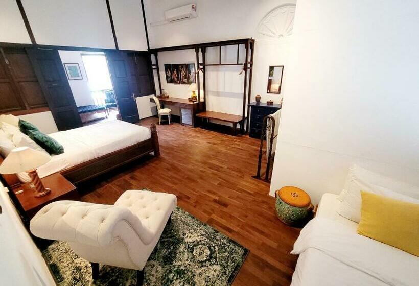 غرفة قياسية, East Indies Mansion