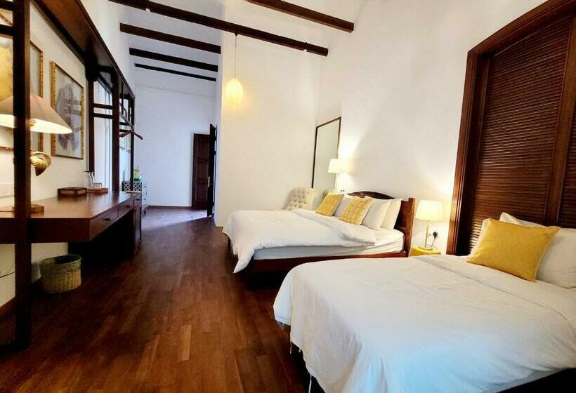 غرفة قياسية, East Indies Mansion