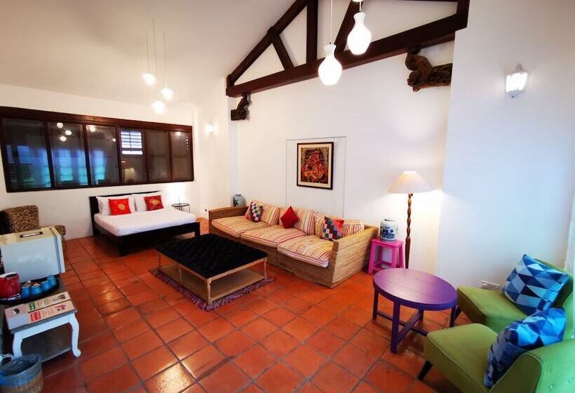 غرفة قياسية, East Indies Mansion