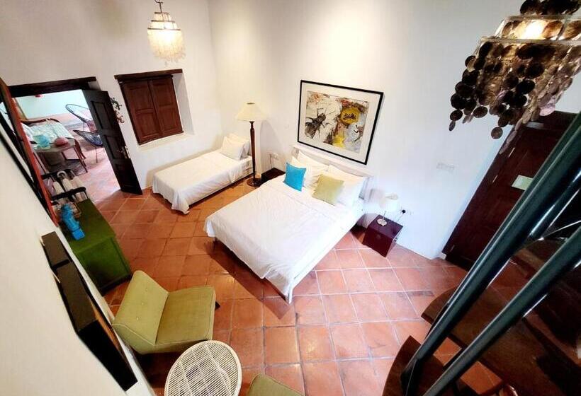 جناح دوبلكس, East Indies Mansion