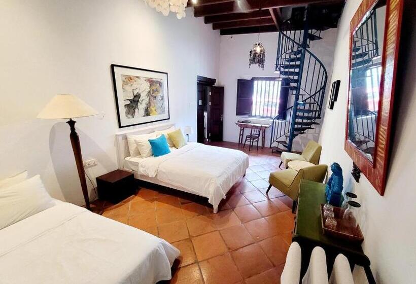 غرفة قياسية, East Indies Mansion