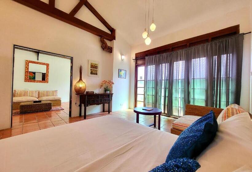 غرفة قياسية, East Indies Mansion