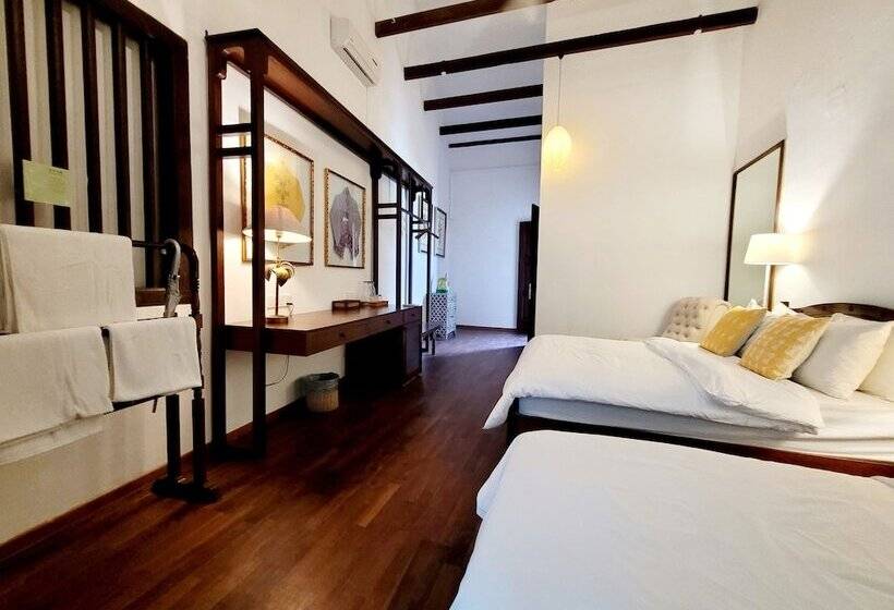 غرفة قياسية, East Indies Mansion