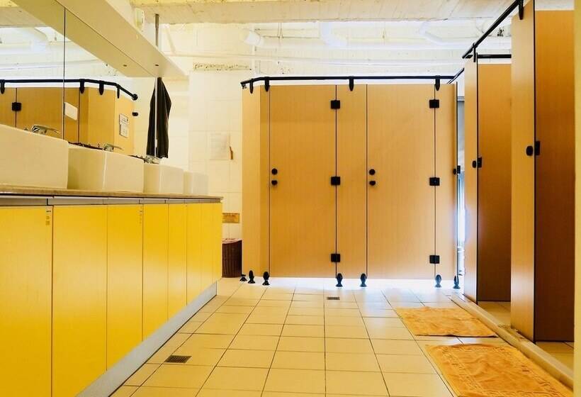 تختخواب در اتاق مشترک, Tripgg Hostel