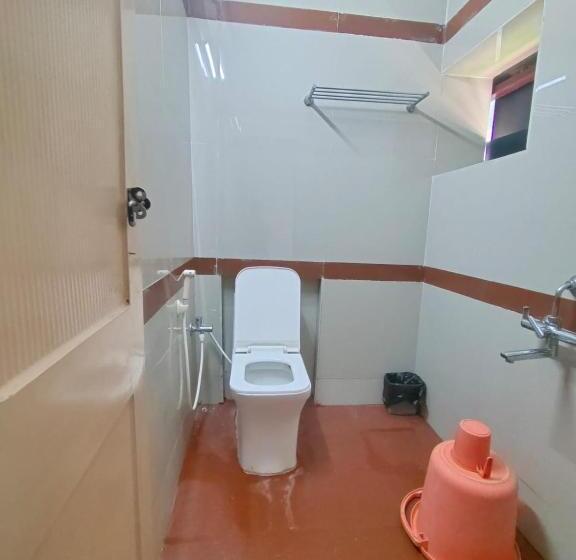 Номер Стандарт Трехместный, Coorg Hilltown Hotel   Madikeri