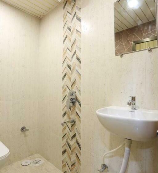 اتاق استاندارد, Crown Near Nesco Center Oberoi Mall Goregaon East