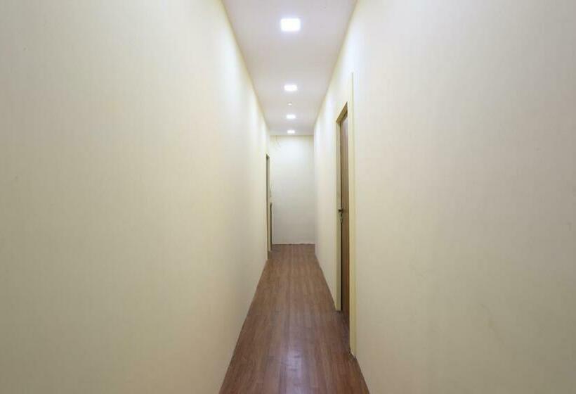 اتاق استاندارد, Crown Near Nesco Center Oberoi Mall Goregaon East