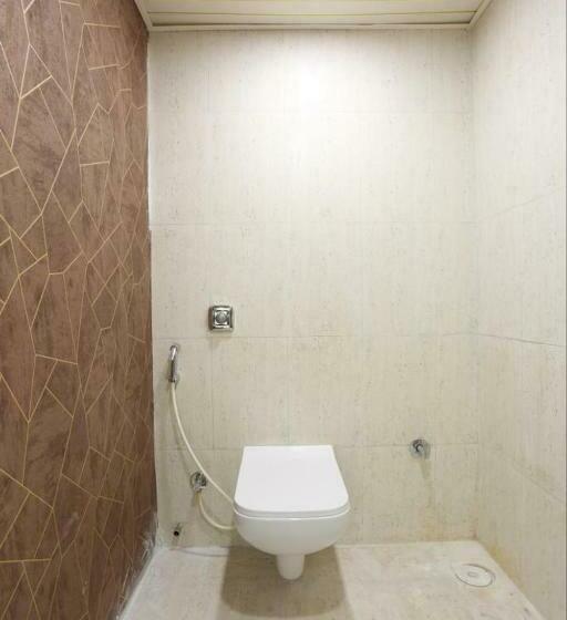 اتاق استاندارد, Crown Near Nesco Center Oberoi Mall Goregaon East
