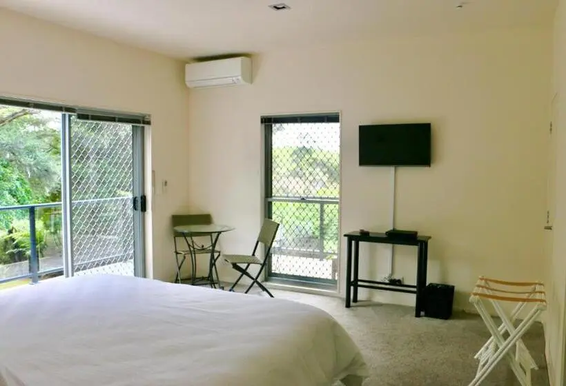 キングサイズベッドのスタンダードルーム, Fantail River Lodge