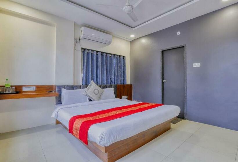 חדר דלוקס, Kumar Atithi Nivas