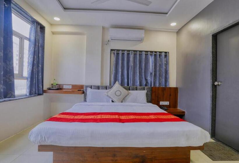 חדר דלוקס, Kumar Atithi Nivas