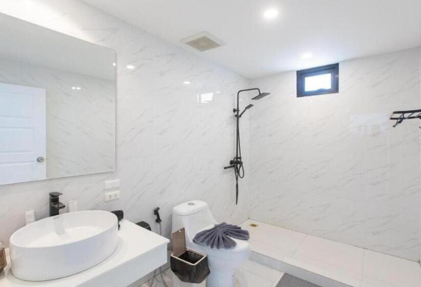 Номер Deluxe Вид на Море с Балконом, Patong Sunset Villa Phuket