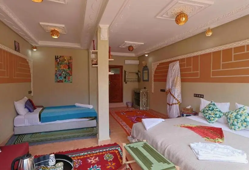 اتاق استاندارد سه تخته با بالکن, Riad Dar Omar