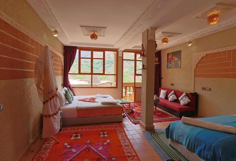 اتاق استاندارد سه تخته با بالکن, Riad Dar Omar