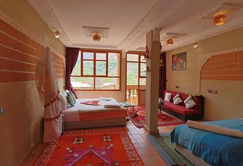 اتاق استاندارد سه تخته با بالکن, Riad Dar Omar
