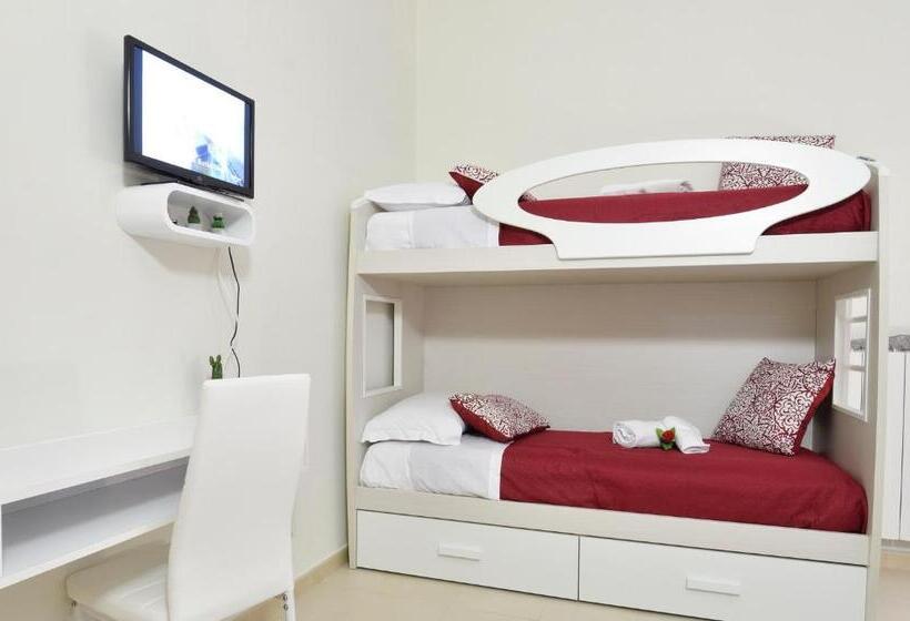 חדר לארבעה סטנדרטי עם מרפסת, Malo Rooms