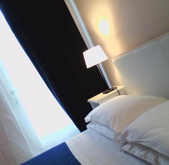 Standardrum King Size Säng, B&b Marebello