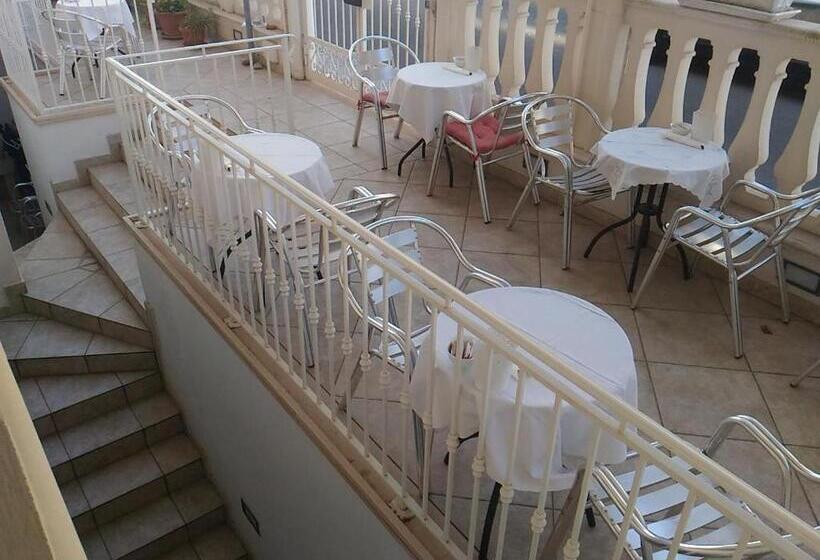 Standardrum King Size Säng, B&b Marebello