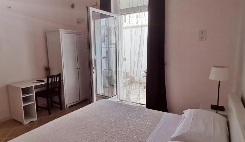 Standardrum King Size Säng, B&b Marebello