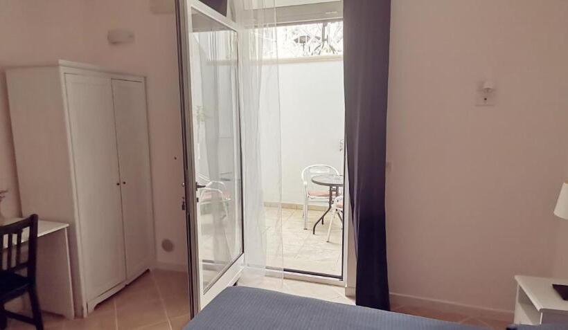 Standardrum King Size Säng, B&b Marebello