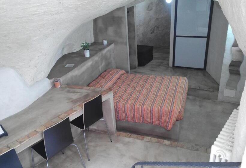 豪华房间, Stone Rooms