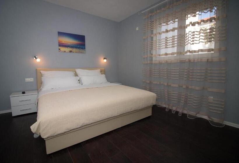 Deluxe Suite King Bed, Villa M