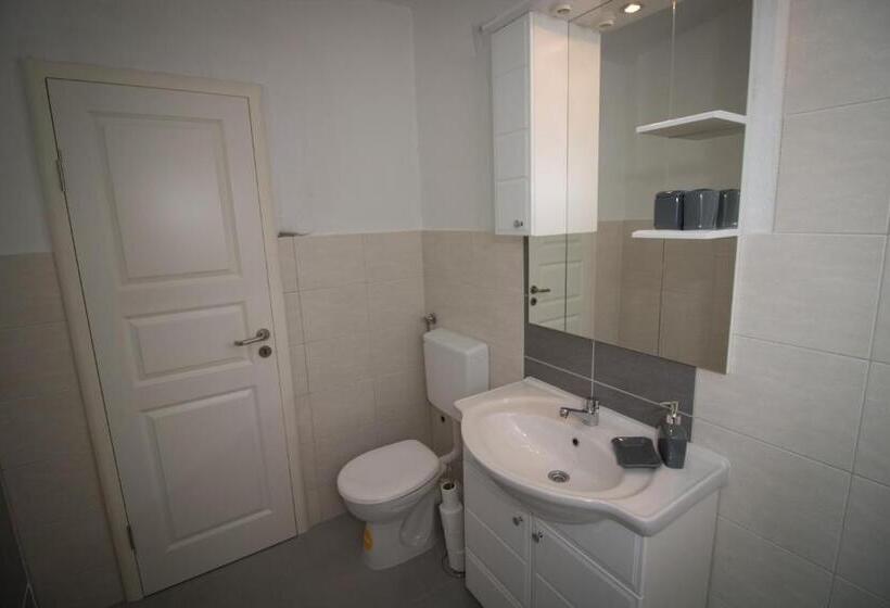 اتاق لوکس با تخت بزرگ, Villa M