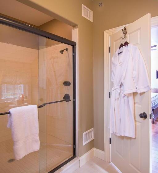 חדר דחוקס עם מיטת קינג, Caldwell House Bed And Breakfast