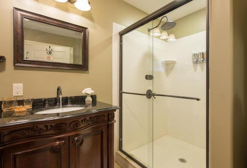 חדר דחוקס עם מיטת קינג, Caldwell House Bed And Breakfast