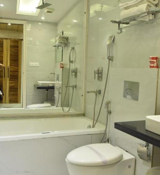 스위트, Aman Continental 2mins From Railway Station And 5 Mins From Metro