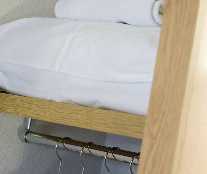 اتاق استاندارد چهار تخته, B&b Hotel Bourges 2