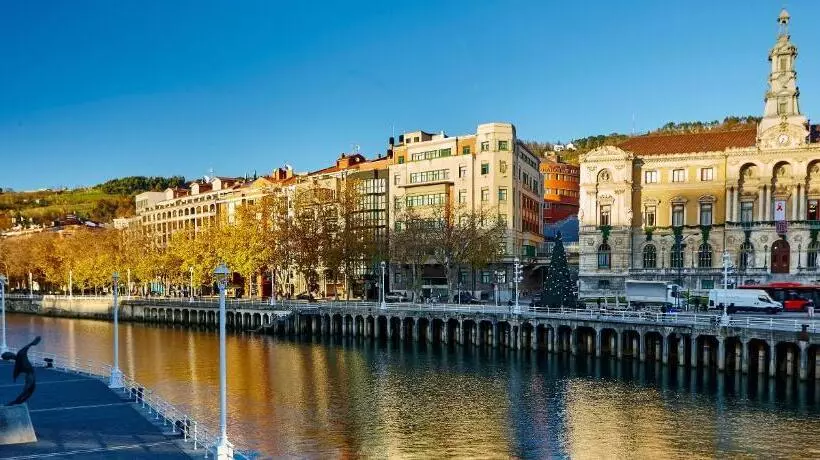 اتاق استاندارد با چشم‌انداز, Bilbao Plaza