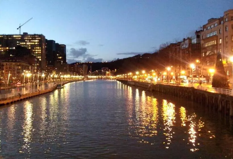 اتاق استاندارد با چشم‌انداز, Bilbao Plaza