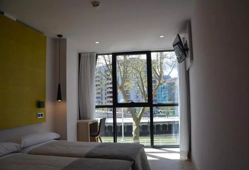 اتاق استاندارد با چشم‌انداز, Bilbao Plaza