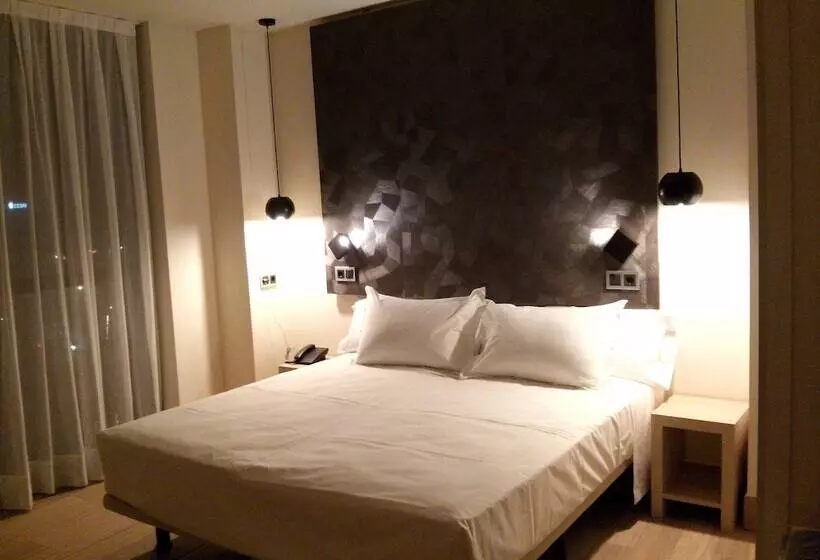 اتاق لوکس با چشم‌انداز شهر, Bilbao Plaza