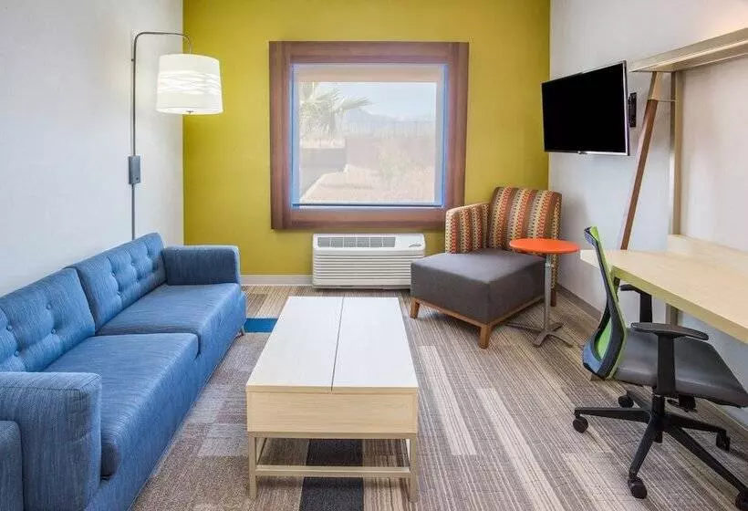 スイート, Holiday Inn Express & Suites Pahrump, An Ihg