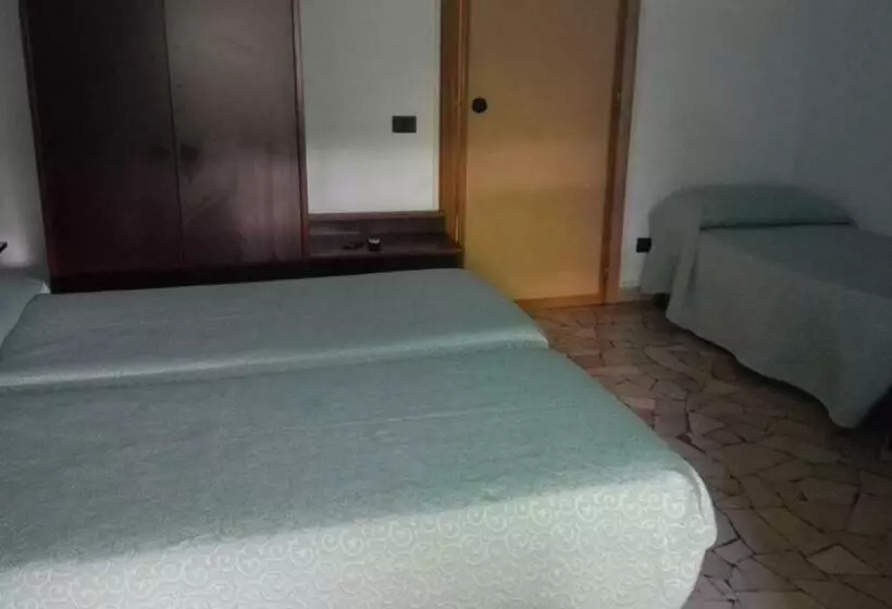 اتاق استاندارد یک نفره, Mira