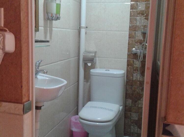 اتاق استاندارد یک نفره, Temple Street