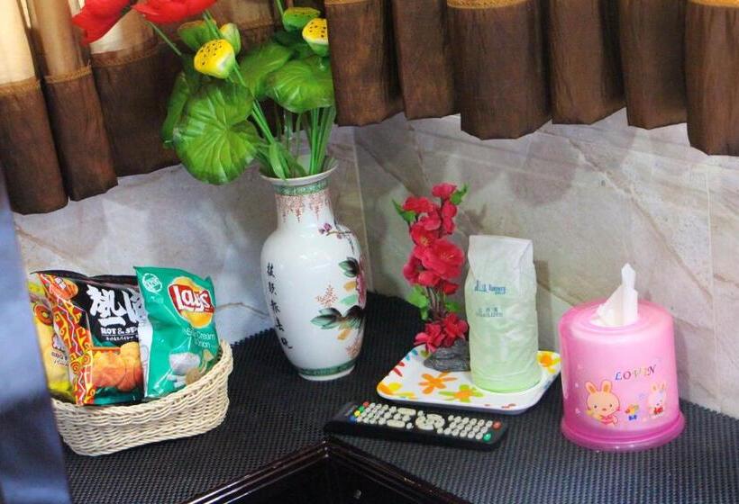 اتاق خانوادگی, Temple Street