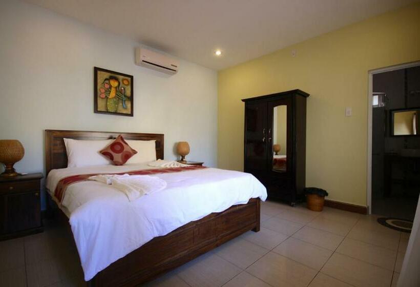 اتاق استاندارد با چشم‌انداز استخر, Xin Chao