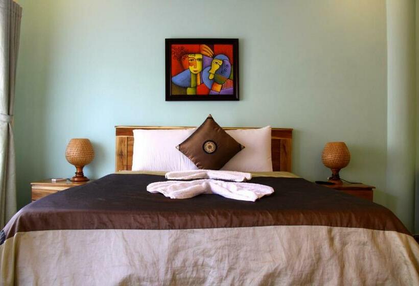 اتاق لوکس با چشم‌انداز استخر, Xin Chao