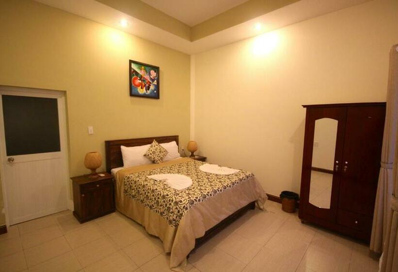 اتاق استاندارد با چشم‌انداز استخر, Xin Chao