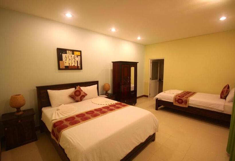 اتاق استاندارد سه تخته با چشم‌انداز استخر, Xin Chao