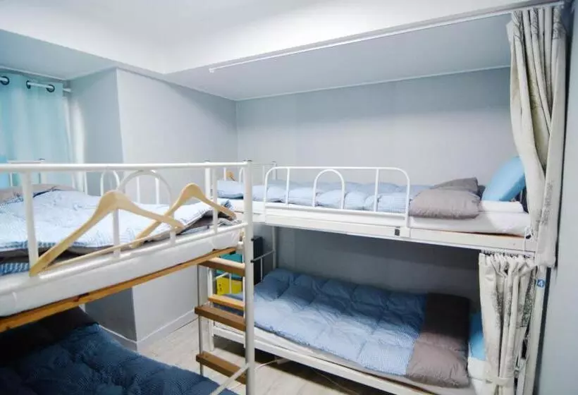 Standard Neljän Hengen Huone, Insadong Hostel