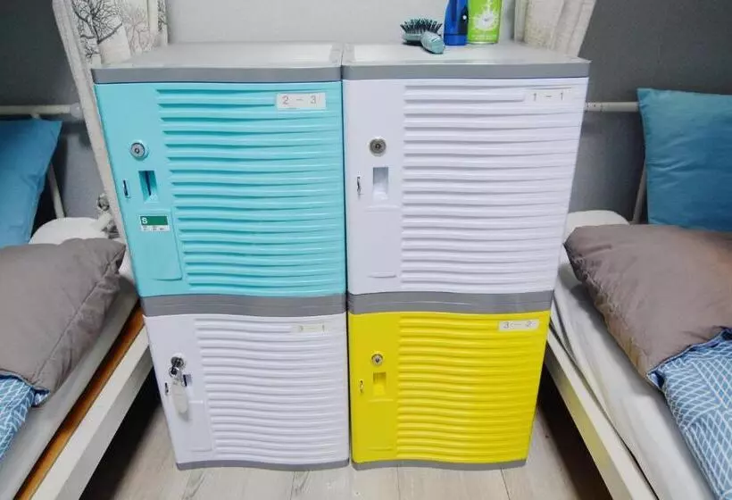 Vuode Makuusalissa, Insadong Hostel
