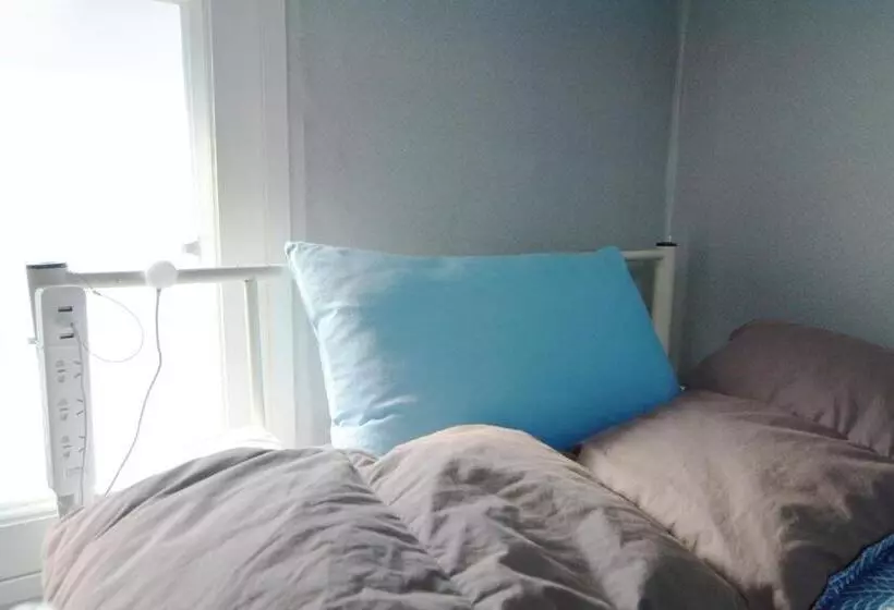 Vuode Makuusalissa, Insadong Hostel