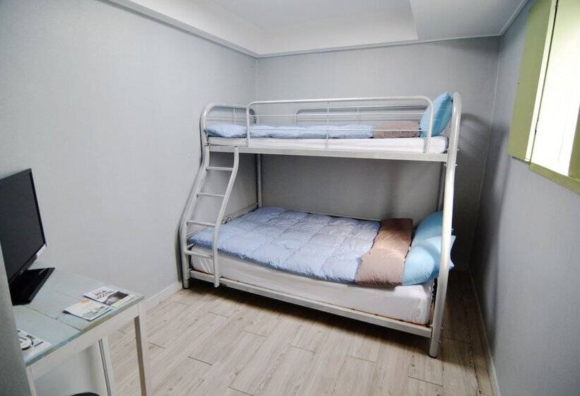 스탠다드 트리플 룸, Insadong Hostel